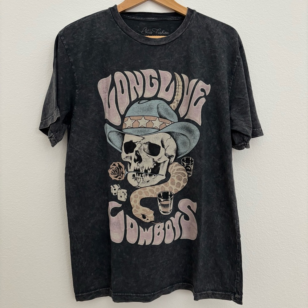 Lotus Fashion graphic tee